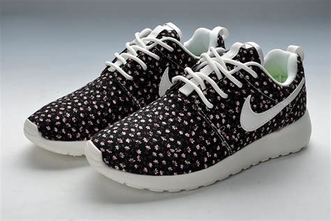 roshe run pattern nike damen schwarz blumen laufschuhe|Womens Nike Black Roshe.